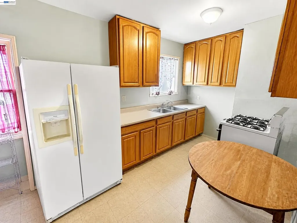 2051 23rd Avenue Oakland CA 94606