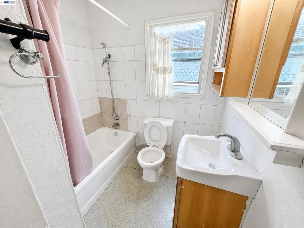 2051 23rd Avenue Oakland CA 94606