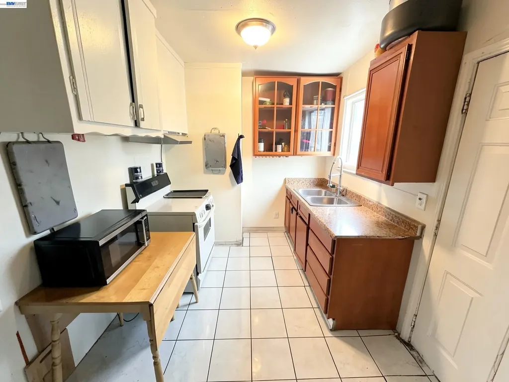 2051 23rd Avenue Oakland CA 94606