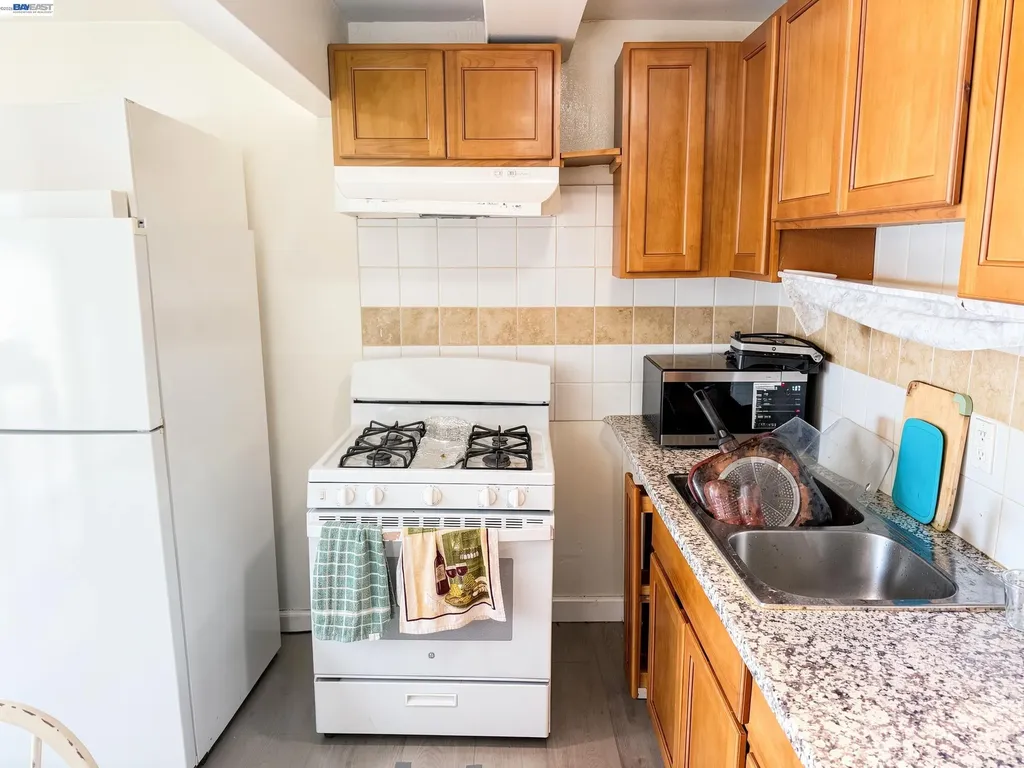 2051 23rd Avenue Oakland CA 94606