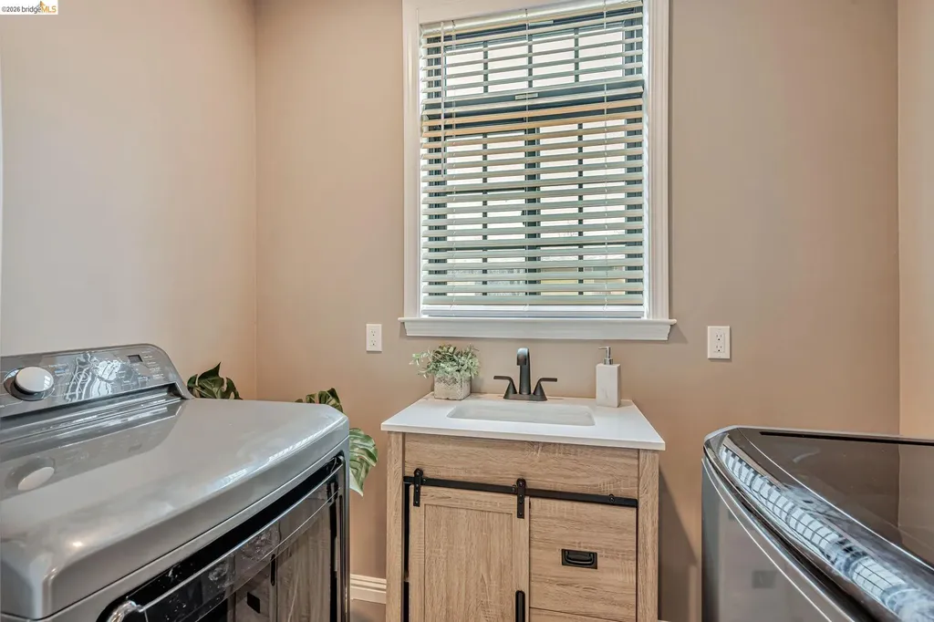 2443 13th Avenue Oakland CA 94606