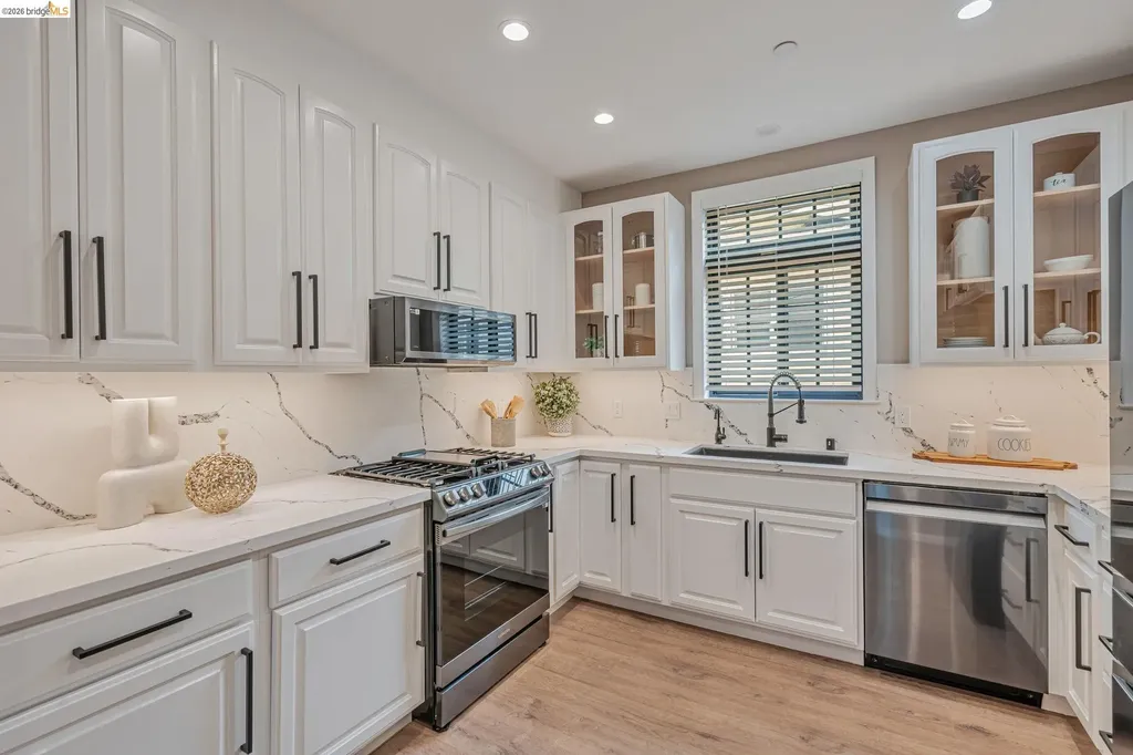 2443 13th Avenue Oakland CA 94606
