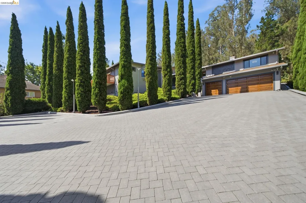 11133 Golf Links Road Oakland CA 94605