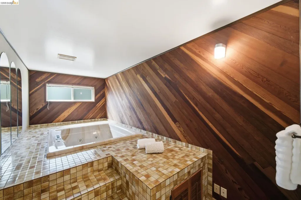 11133 Golf Links Road Oakland CA 94605