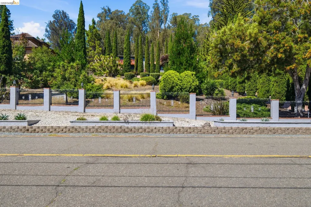 11133 Golf Links Road Oakland CA 94605