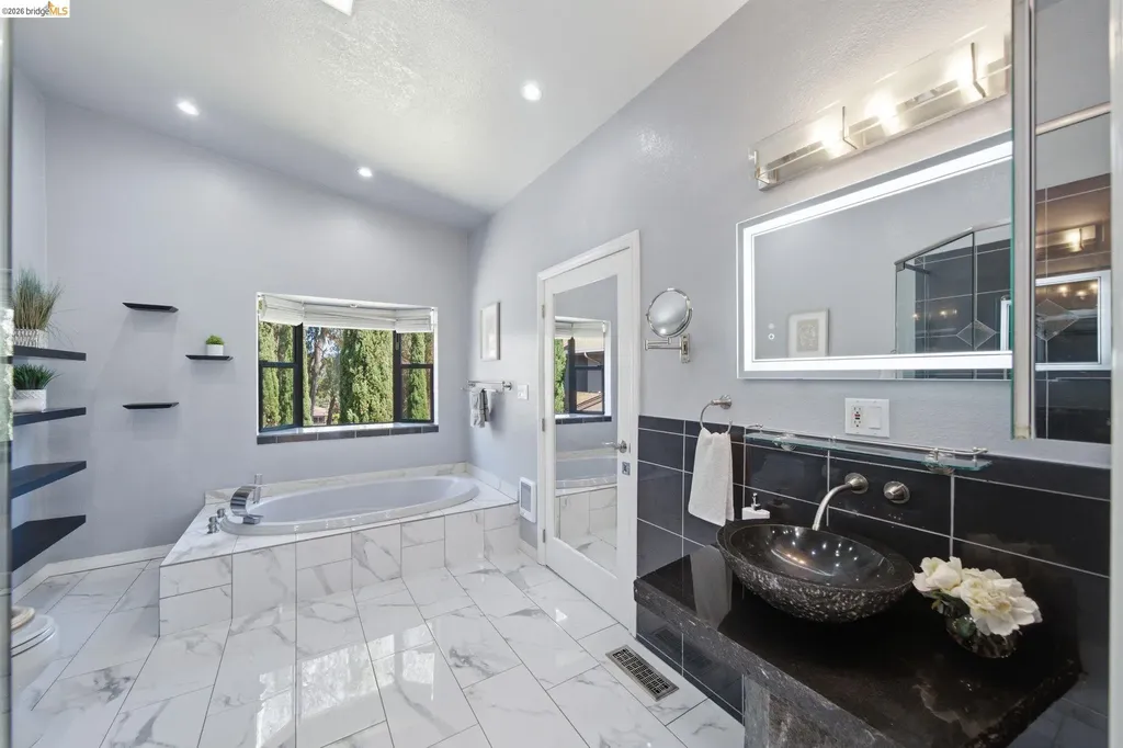 11133 Golf Links Road Oakland CA 94605