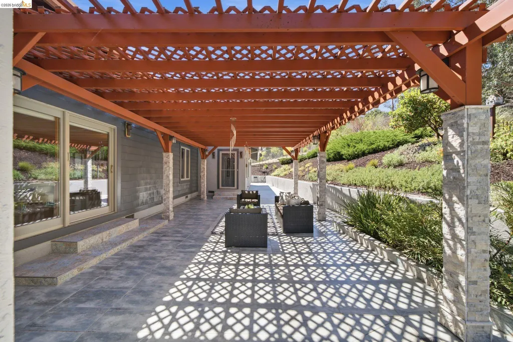 11133 Golf Links Road Oakland CA 94605