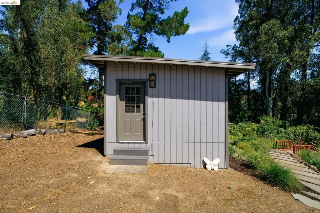 11133 Golf Links Road Oakland CA 94605