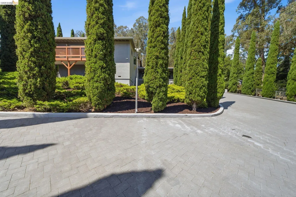 11133 Golf Links Road Oakland CA 94605