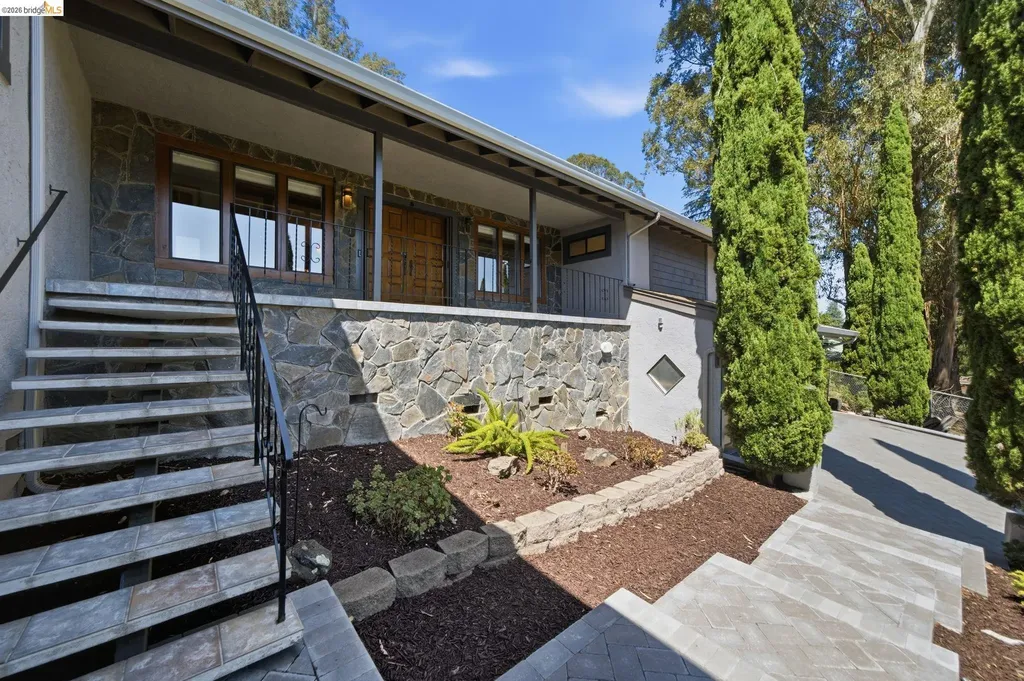 11133 Golf Links Road Oakland CA 94605