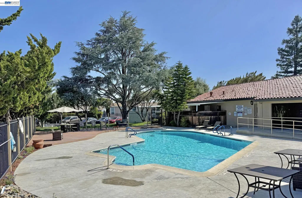 3263 Vineyard Ave., #16 Pleasanton CA 94566