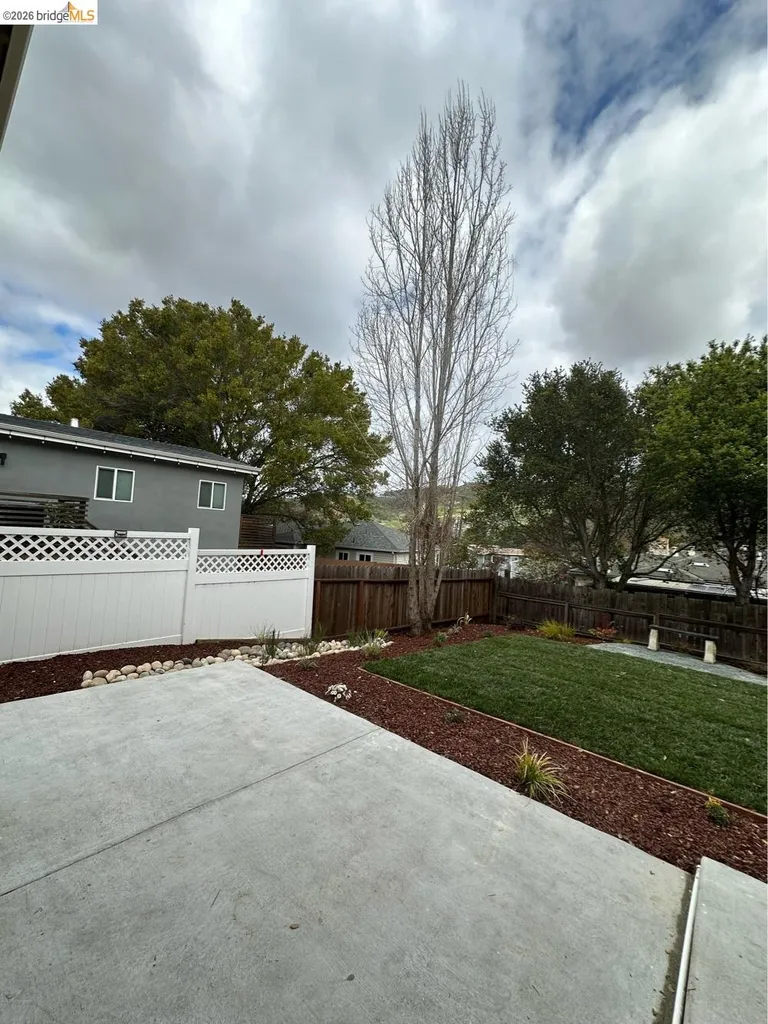 7724 Crest Avenue Oakland CA 94605
