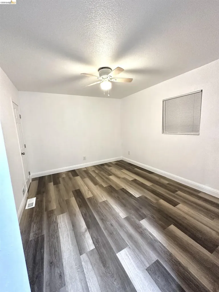 7724 Crest Avenue Oakland CA 94605