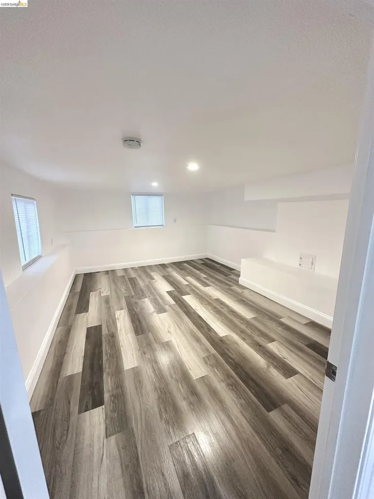 7724 Crest Avenue Oakland CA 94605