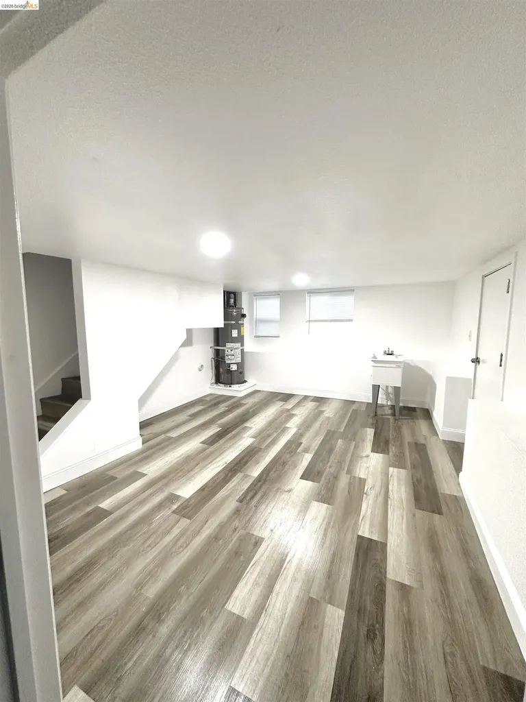 7724 Crest Avenue Oakland CA 94605