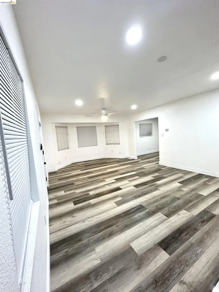 7724 Crest Avenue Oakland CA 94605