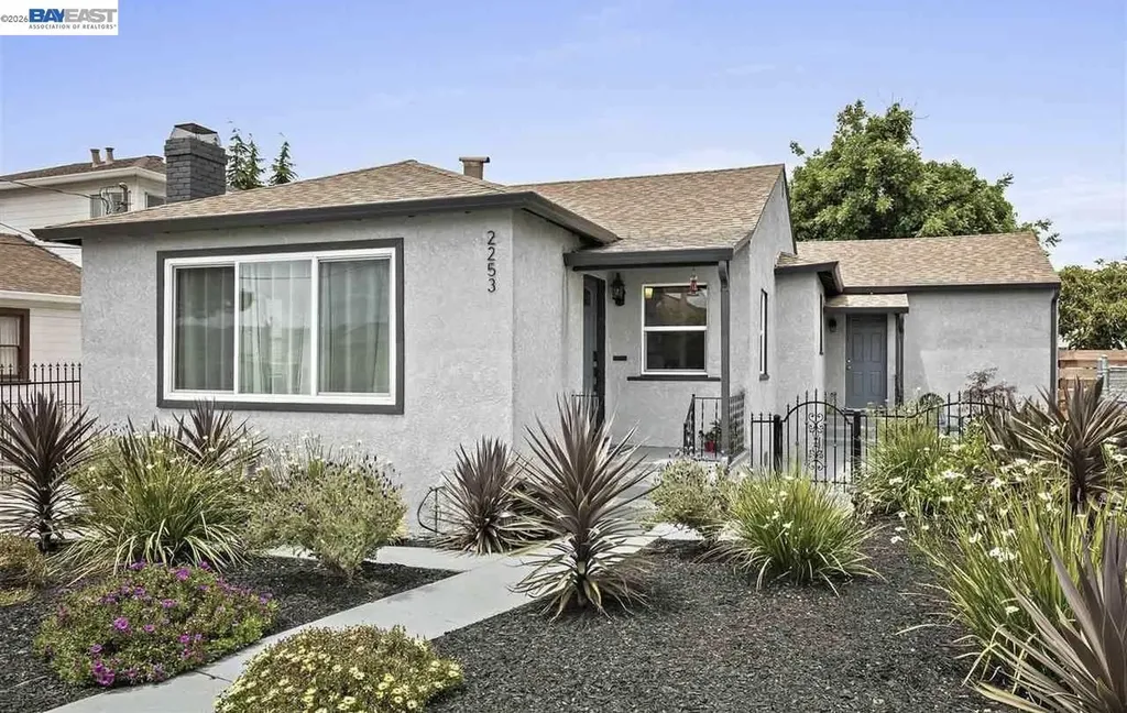 2253 Warner Avenue Oakland CA 94603