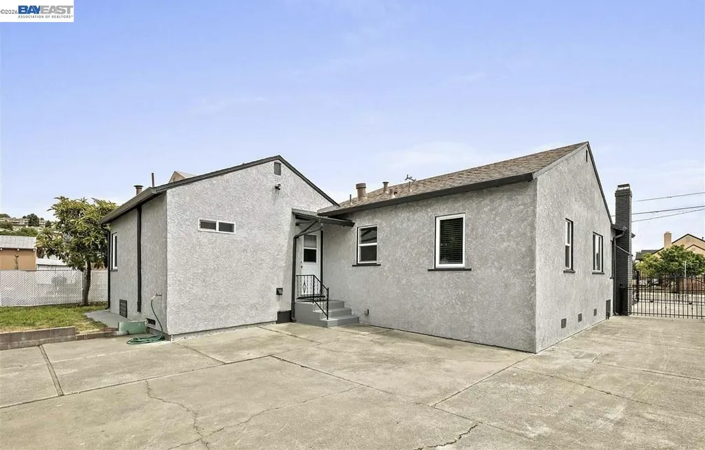2253 Warner Avenue Oakland CA 94603