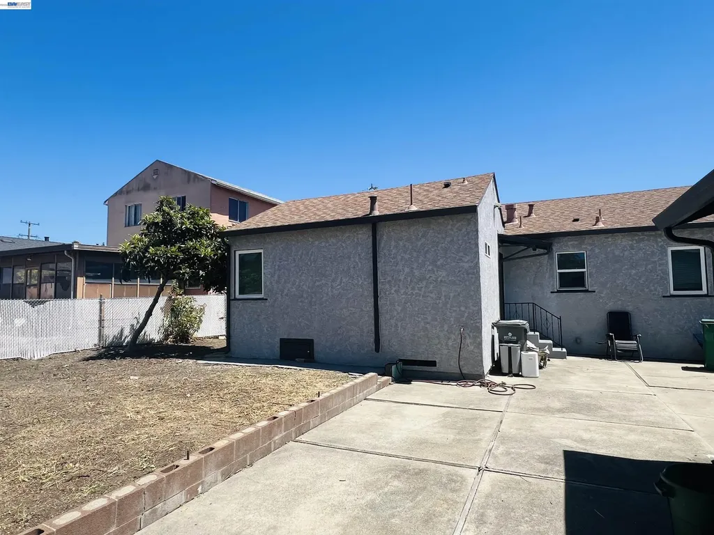 2253 Warner Avenue Oakland CA 94603