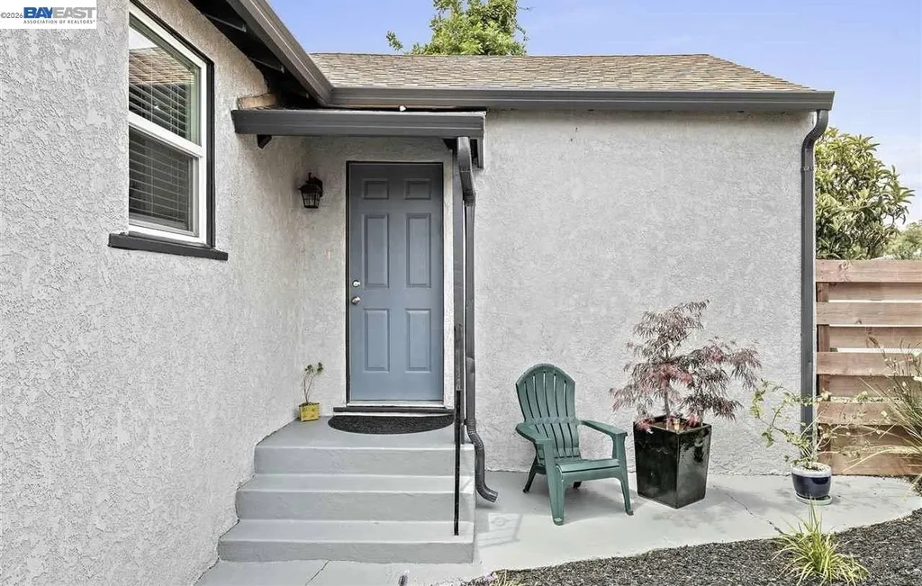 2253 Warner Avenue Oakland CA 94603