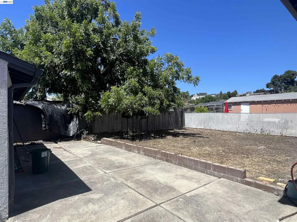 2253 Warner Avenue Oakland CA 94603