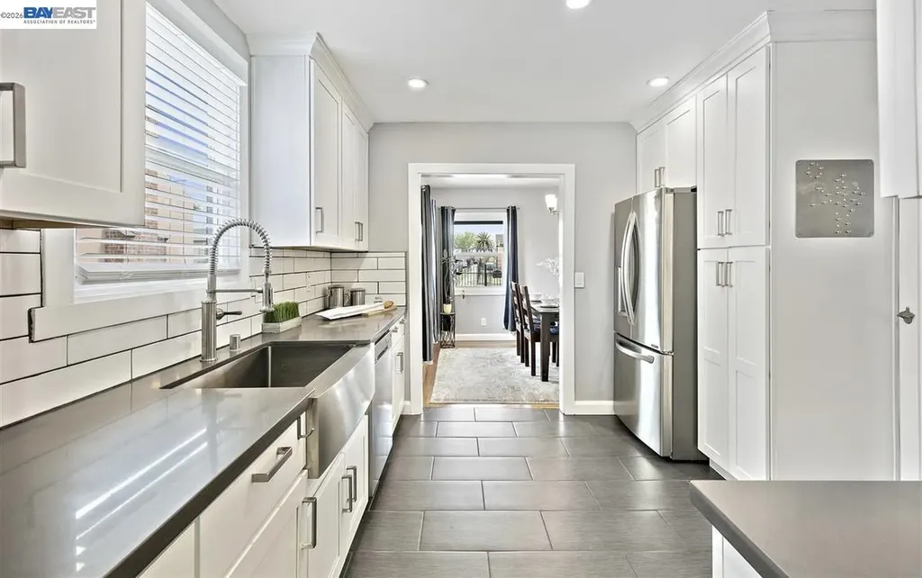 2253 Warner Avenue Oakland CA 94603