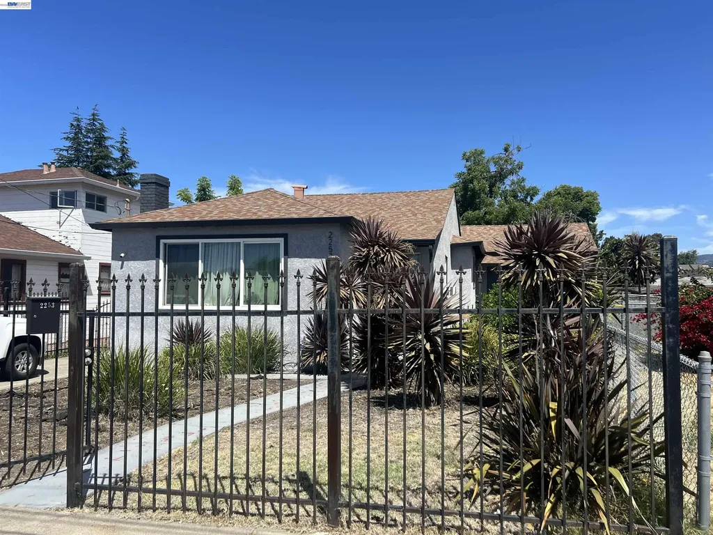 2253 Warner Avenue Oakland CA 94603