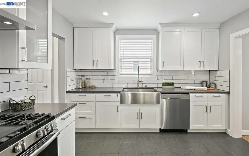2253 Warner Avenue Oakland CA 94603