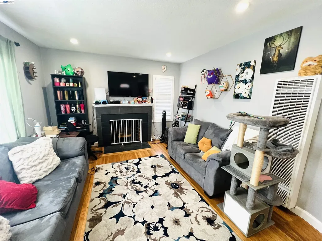 2253 Warner Avenue Oakland CA 94603