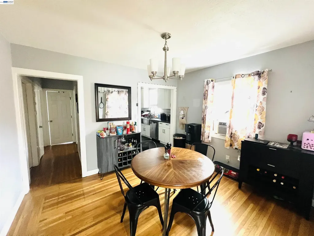 2253 Warner Avenue Oakland CA 94603