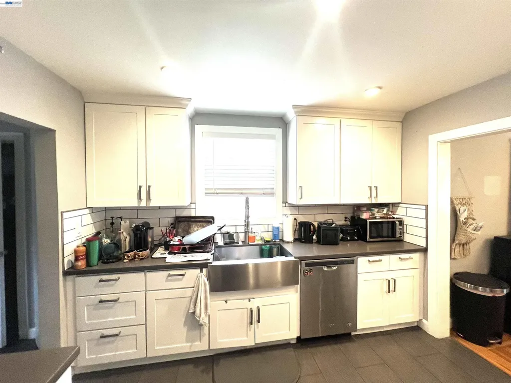 2253 Warner Avenue Oakland CA 94603