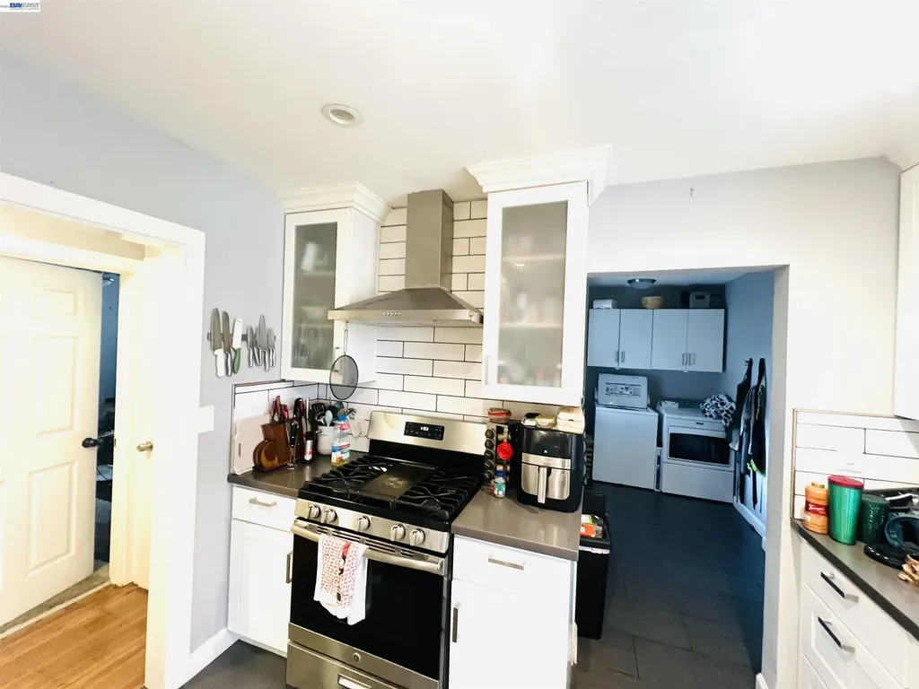 2253 Warner Avenue Oakland CA 94603