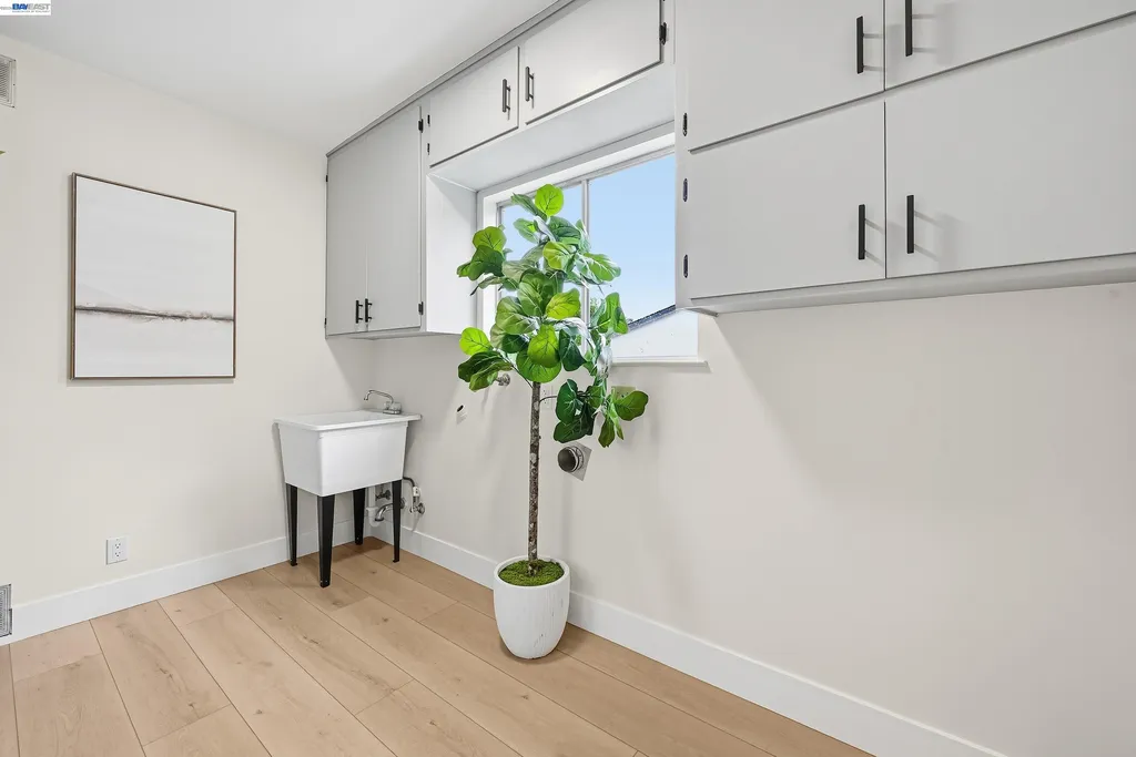 22 Garden Road Alameda CA 94502