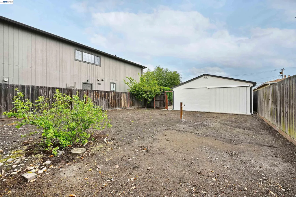 22 Garden Road Alameda CA 94502