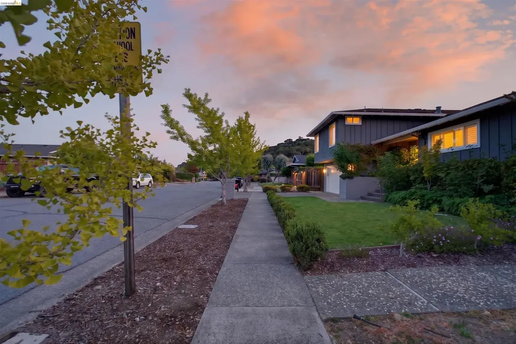127 Peacock Drive San Rafael CA 94901