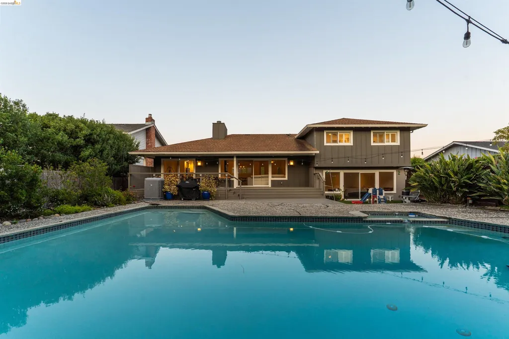 127 Peacock Drive San Rafael CA 94901