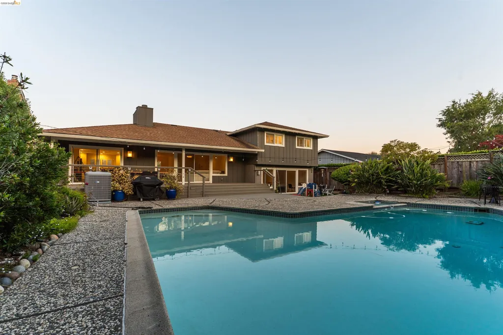 127 Peacock Drive San Rafael CA 94901