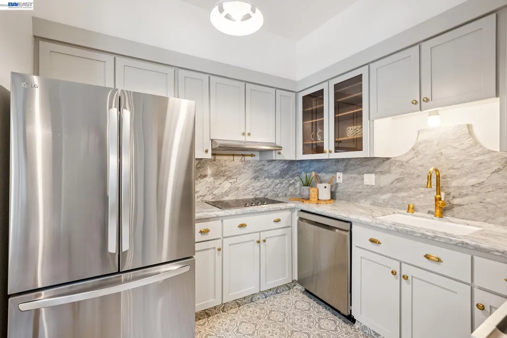 200 Lakeside Oakland CA 94612