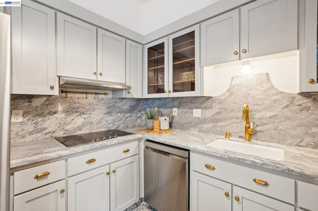 200 Lakeside Oakland CA 94612