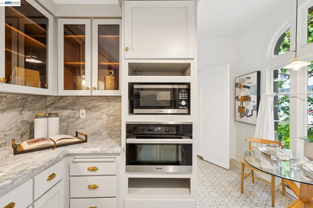 200 Lakeside Oakland CA 94612