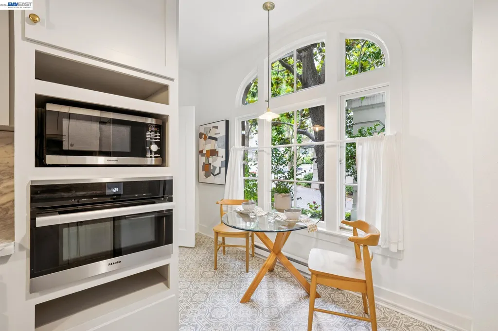 200 Lakeside Oakland CA 94612