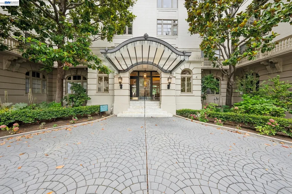 200 Lakeside Oakland CA 94612