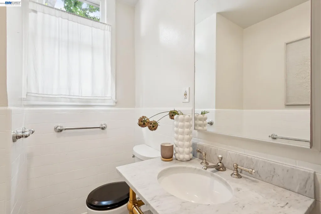 200 Lakeside Oakland CA 94612