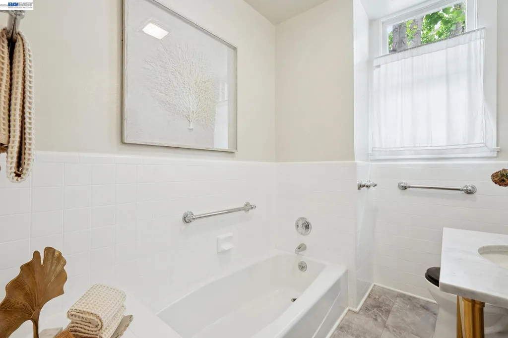 200 Lakeside Oakland CA 94612