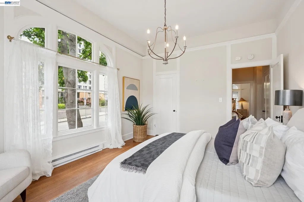 200 Lakeside Oakland CA 94612