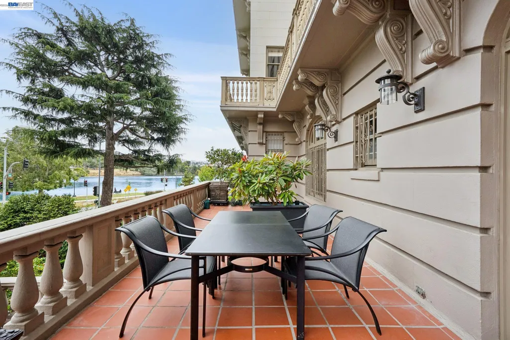200 Lakeside Oakland CA 94612