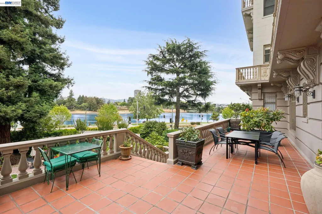 200 Lakeside Oakland CA 94612