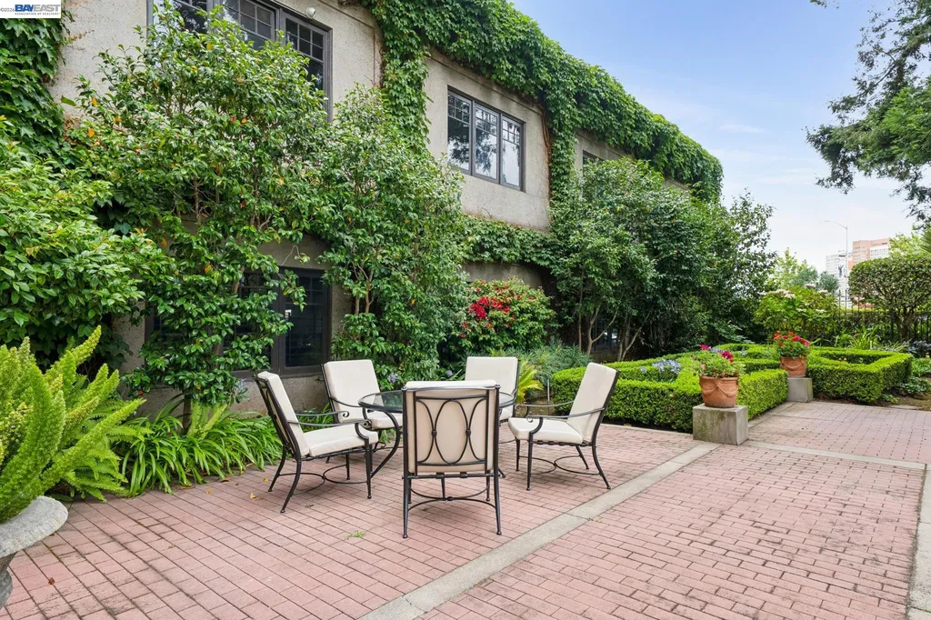 200 Lakeside Oakland CA 94612