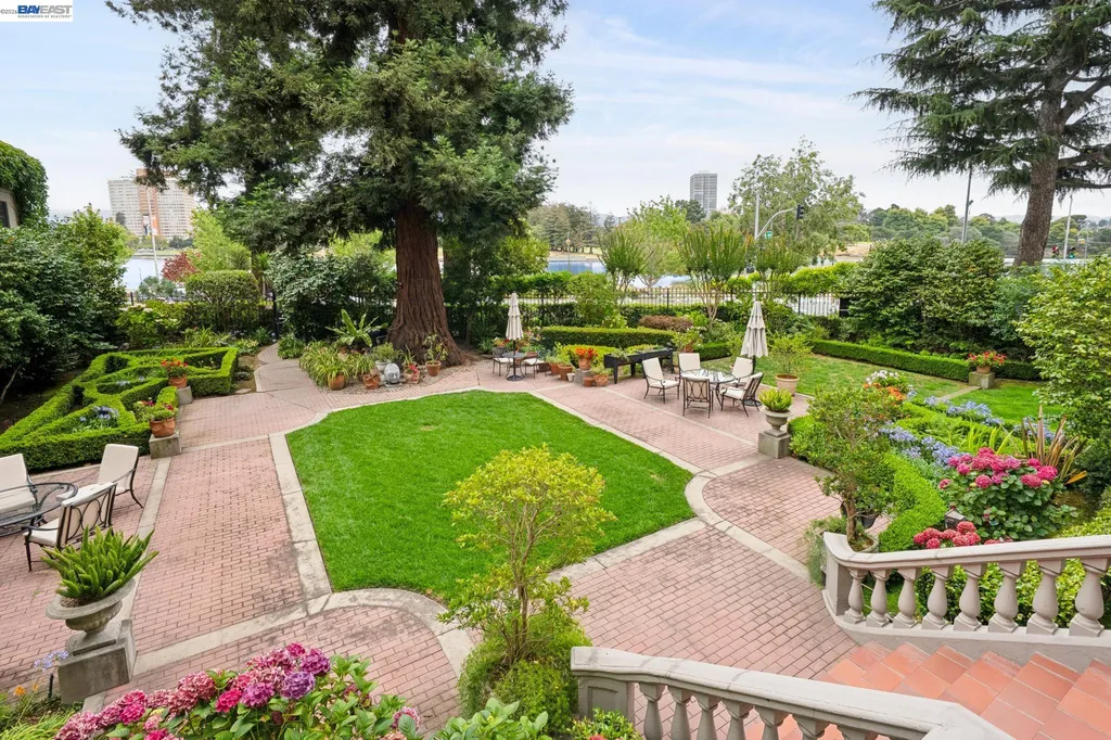 200 Lakeside Oakland CA 94612