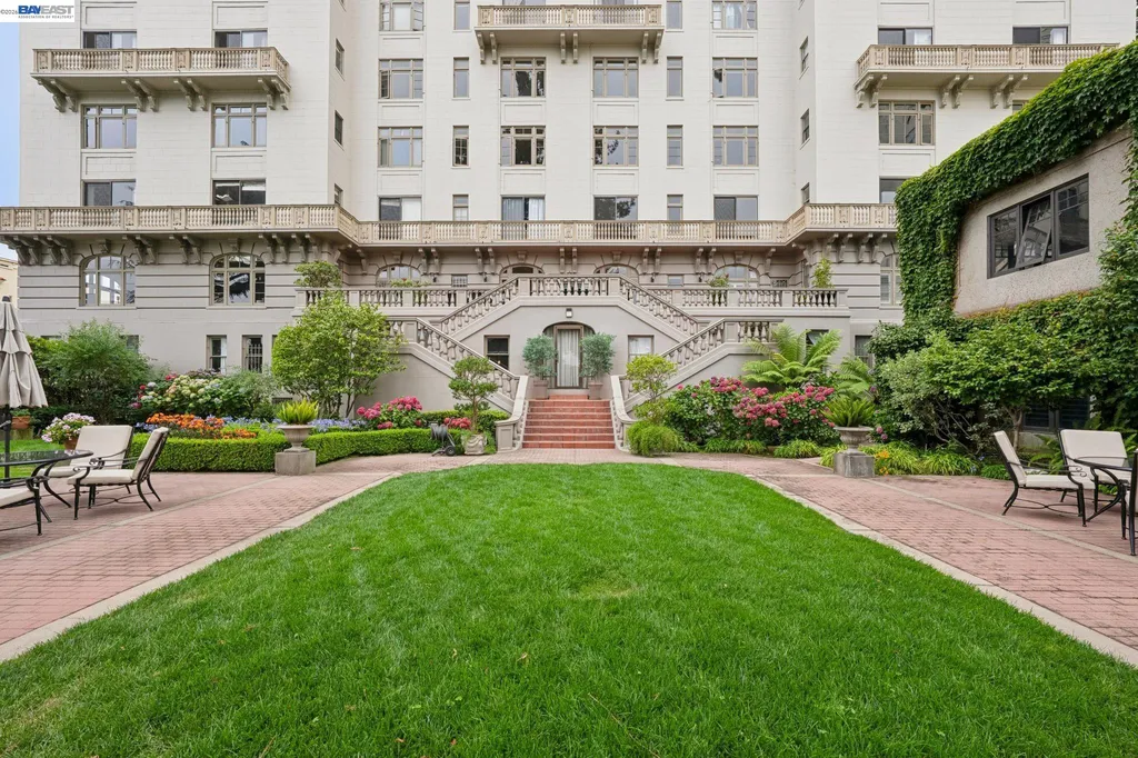 200 Lakeside Oakland CA 94612